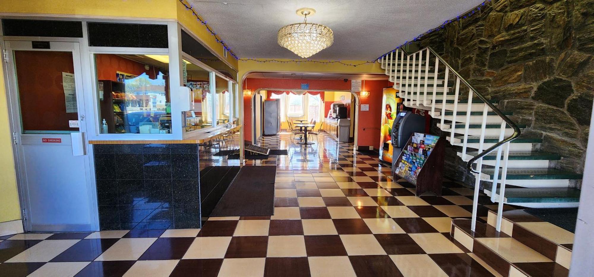 Town House Inn And Suites Elmwood Park Екстериор снимка