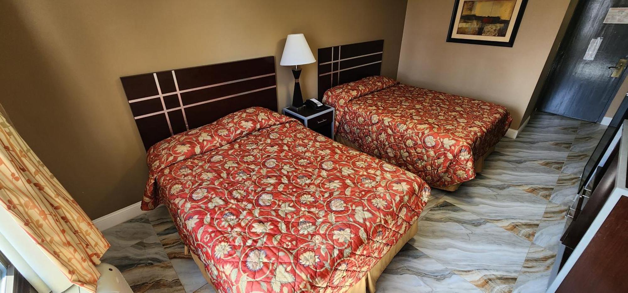 Town House Inn And Suites Elmwood Park Екстериор снимка