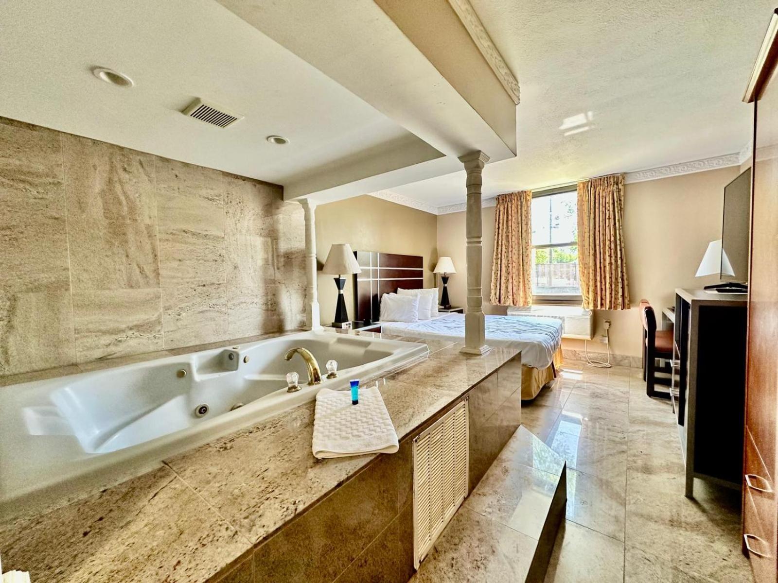 Town House Inn And Suites Elmwood Park Екстериор снимка